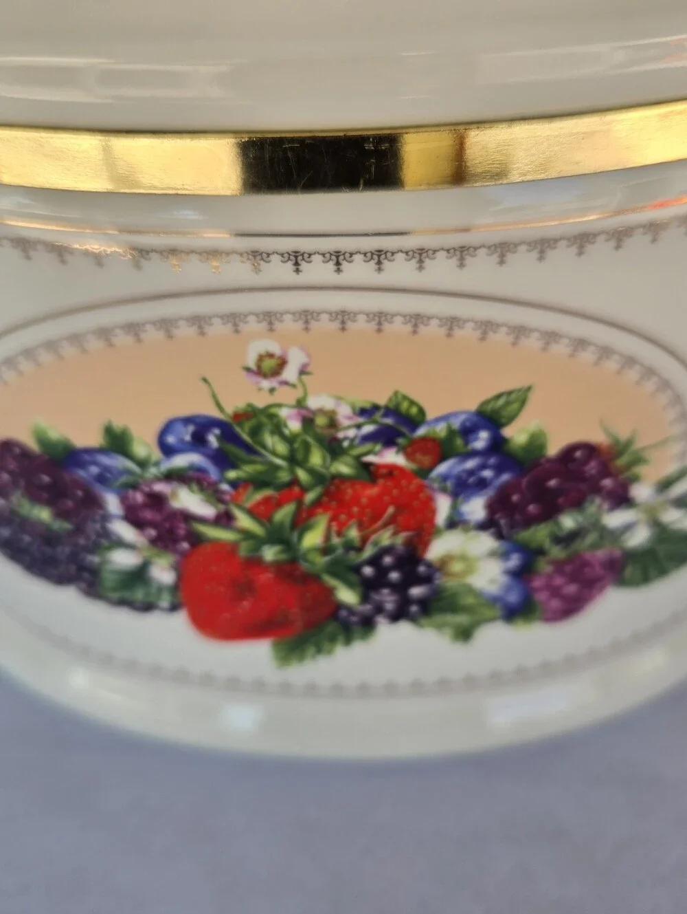 Knott's Berry Farm Ceramic Berry Canister Gold Trim